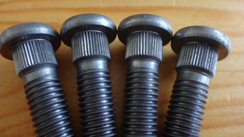 wheel-bolt-close-up.jpg