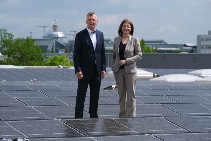 Photovoltaik-bei-Troester.jpg