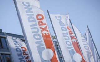 Moulding-Expo-Fahnen.jpg